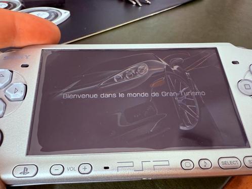 PSP 3004 silver comme neuve avec 3 jeux, Games en Spelcomputers, Spelcomputers | Sony PSP, Zo goed als nieuw, PSP, Ophalen of Verzenden