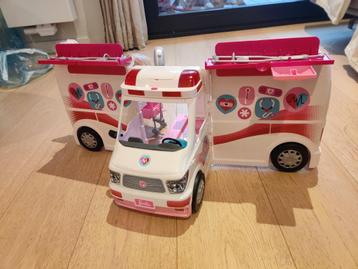 Barbie - Ambulance - Openvouwbaar - Met licht en geluid beschikbaar voor biedingen