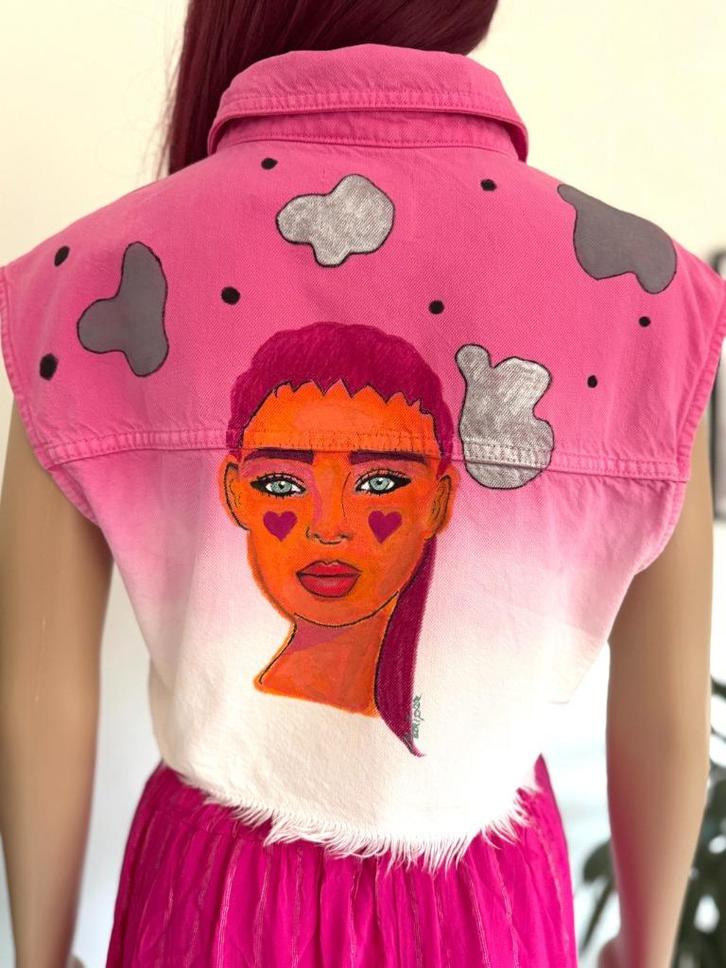 Gorgeous cropped pink vest with face and print (S/M) NEW, Kleding | Dames, Jassen | Zomer, Nieuw, Maat 38/40 (M), Roze, Ophalen of Verzenden
