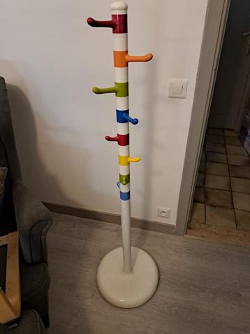 Krokig kinderkapstok IKEA.