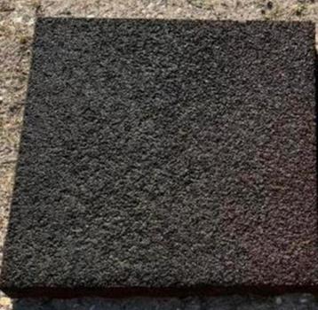 Rubberen tegels 50x50x6,5 speeltoestel ed ruim 40m2 beschikbaar voor biedingen
