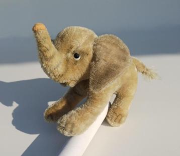 Oude Steiff olifant beschikbaar voor biedingen
