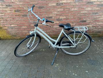 Dames / meisjes fiets beschikbaar voor biedingen