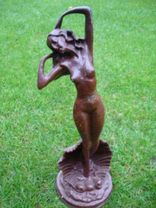 femme nue dans un coquillage ,statue en fonte patinée ..., Jardin & Terrasse, Statues de jardin, Comme neuf, Autres types, Métal