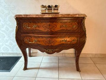Chique dressoir kast met marmeren blad beschikbaar voor biedingen