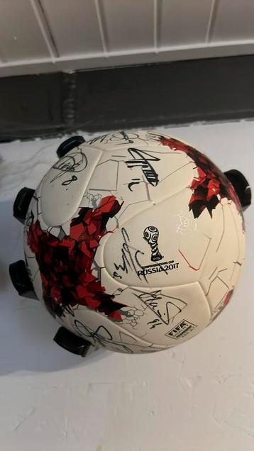 Officiële matchbal met handtekening spelers Anderlecht beschikbaar voor biedingen