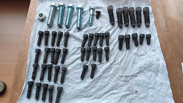 Zwarte bouten allerlei, Doe-het-zelf en Bouw, IJzerwaren en Bevestigingsmiddelen, Nieuw, Ophalen of Verzenden