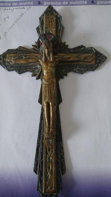 Crucifix fort ancien en métal  beschikbaar voor biedingen