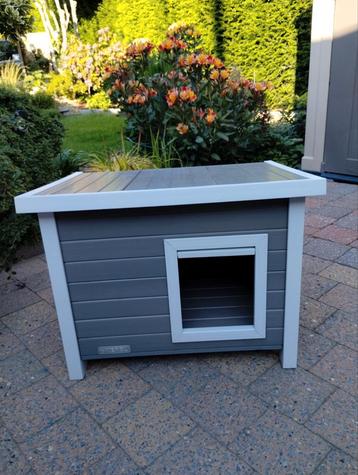 Mooi en stevig PVC kattenhuisje,zoals Nieuw! beschikbaar voor biedingen