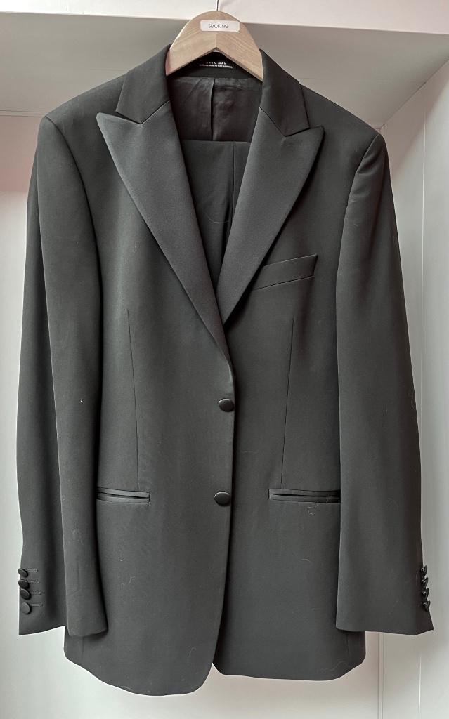 Heren Smoking - ZARA Men, Kleding | Heren, Kostuums en vesten, Zo goed als nieuw, Maat 48/50 (M), Zwart, Ophalen of Verzenden
