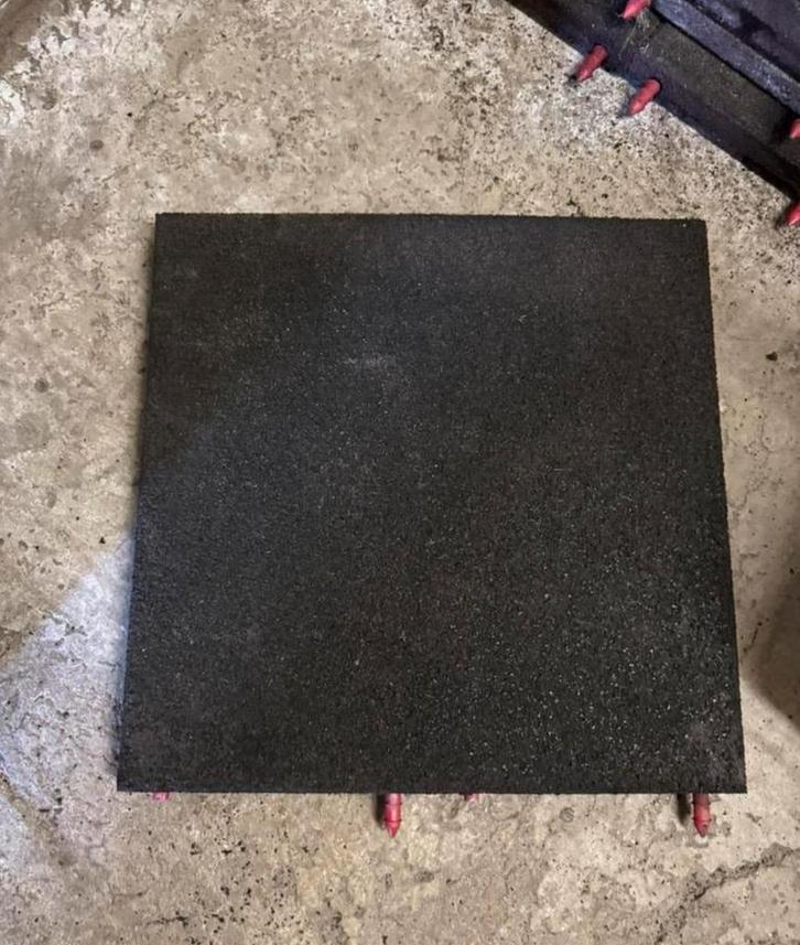 Rubberen tegels 50x50x4,5 speeltoestel dak stal ed ruim 35m2, Tuin en Terras, Tegels en Klinkers, Gebruikt, Rubber, 10 m² of meer