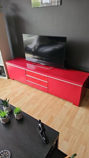 Ikea TV meubel rood beschikbaar voor biedingen