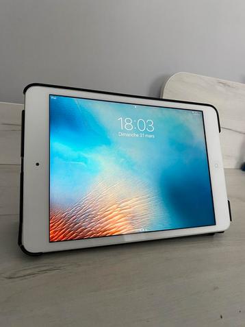 iPad mini 2 zilver (2013) 16 gb + hoesje 