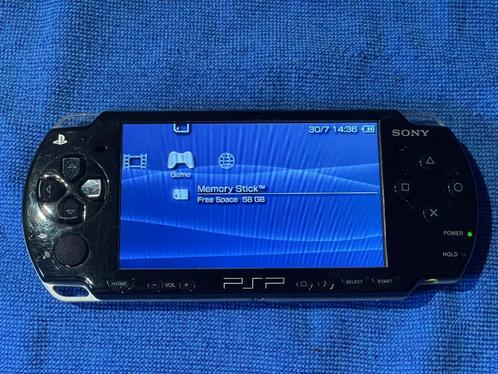 PSP 3000 met nieuwe batterij, glazen scherm & 64GB SD kaart, Games en Spelcomputers, Spelcomputers | Sony PSP, Gebruikt, PSP 3000