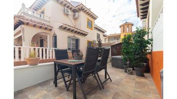 Mediterrane gerenoveerde hoekwoning in Lomas de Cabo Roig... beschikbaar voor biedingen