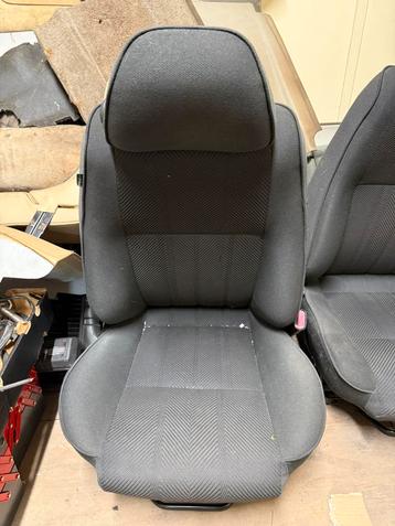Alfa Romeo 147 interieur in nieuwstaat beschikbaar voor biedingen