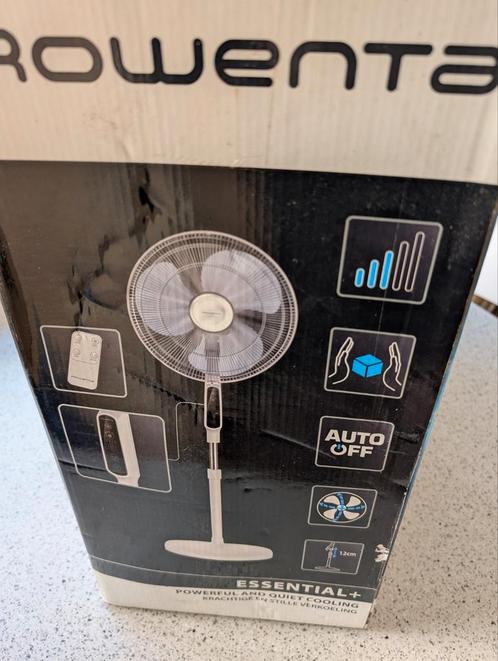 Rowenta Essential+ VU4440 met voet en afstandsbediening, Elektronische apparatuur, Ventilatoren, Nieuw, Statiefventilator, Ventilator met afstandsbediening