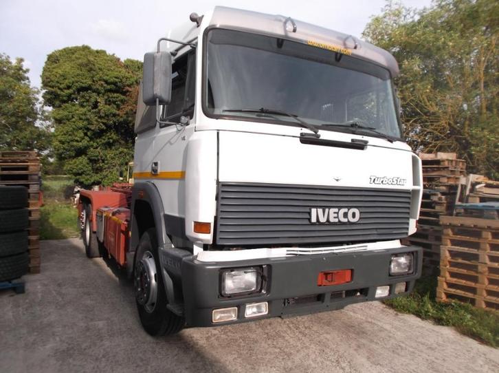 Camion Iveco + contenaire à vendre, Auto's, Vrachtwagens, Particulier, Elektrische ramen, Mistlampen, Open dak, Iveco, Diesel
