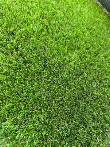 Restant 4x5.25 m nieuw kunstgras 32mm beschikbaar voor biedingen