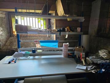 Table-poste d'emballage complet 200cm beschikbaar voor biedingen