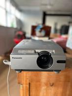Panasonic beamer  Panasonic PT-L557U, Ophalen of Verzenden, Zo goed als nieuw, LCD, Panasonic