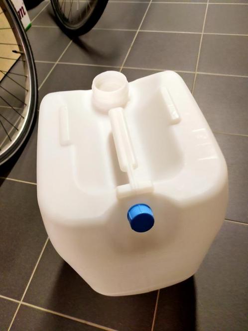 bidons 20 of 25 liters, Tuin en Terras, Regentonnen, Zo goed als nieuw, Kunststof, Minder dan 75 liter, Ophalen