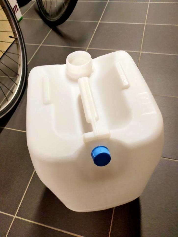 bidons 20 of 25 liters, Tuin en Terras, Regentonnen, Zo goed als nieuw, Kunststof, Minder dan 75 liter, Ophalen