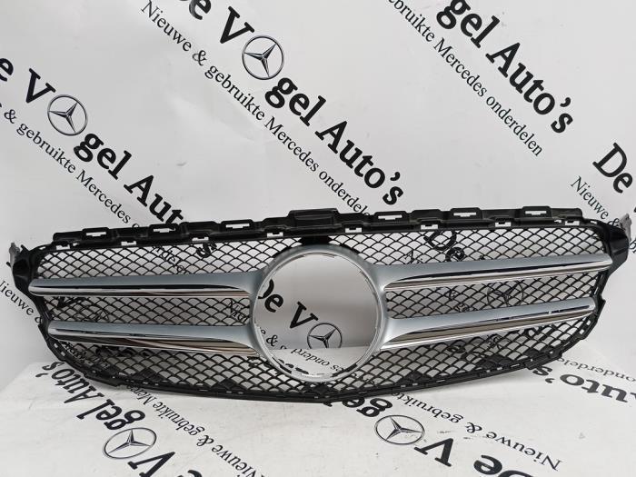 Grille van een Mercedes C-Klasse, Auto-onderdelen, Carrosserie, Mercedes-Benz, Gebruikt, 3 maanden garantie, Ophalen of Verzenden