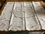 Nappe a thé brodée, Maison & Meubles, Nappes, Enlèvement ou Envoi, Comme neuf