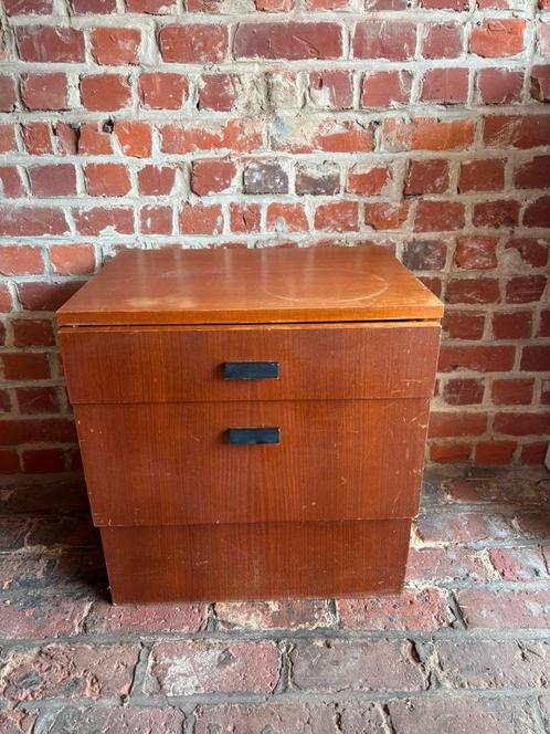 GRATIS Vintage bijzet-/nachtkastje Mö﻿bel, Huis en Inrichting, Slaapkamer | Nachtkastjes, Gebruikt, Ophalen