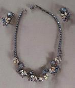 Vintage collier met oorknoppen bezet met steentjes., Handtassen en Accessoires, Antieke sieraden, Ophalen of Verzenden, Overige materialen