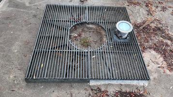 Gegalvaniseerde boomrooster met/zonder ingebouwde grondspot beschikbaar voor biedingen