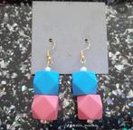 Donker blauwe en roze oorbellen, Bijoux, Sacs & Beauté, Boucles d'oreilles, Autres matériaux, Rose, Pendantes, Enlèvement ou Envoi