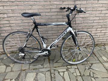 koersfiets beschikbaar voor biedingen