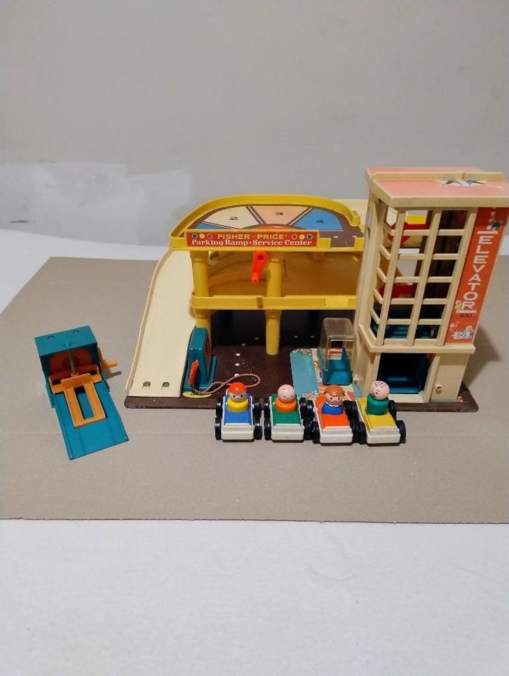 Fisher Price Vintage garage met auto's en popjes en laadbrug, Kinderen en Baby's, Speelgoed | Fisher-Price, Gebruikt, Met geluid