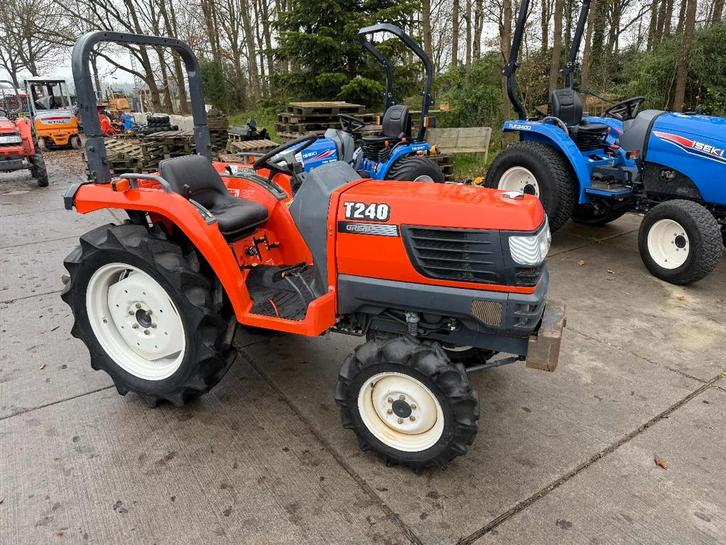 Kubota T240, Zakelijke goederen, Machines en Bouw | Tuin, Park en Bosbouw, Overige typen