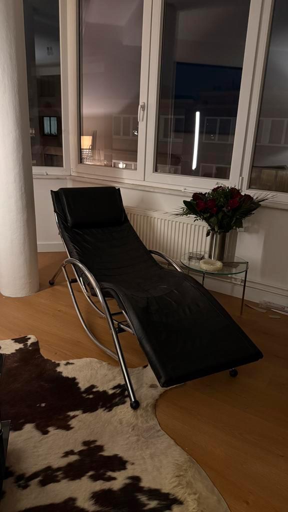 lounge chair vintage en cuir noir & structure chrome, Antiek en Kunst, Antiek | Meubels | Stoelen en Sofa's, Ophalen