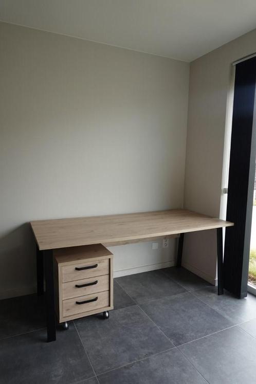 Bureau met ladeblok (goede kwaliteit, lichte gebruikssporen), Huis en Inrichting, Bureaus, Gebruikt, Bureau, Ophalen