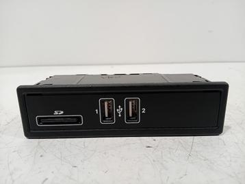 AUX POORT usb/ sd aansluiting C (W205) (A2058200526) beschikbaar voor biedingen