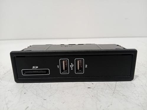 AUX POORT usb/ sd aansluiting C (W205) (A2058200526), Auto-onderdelen, Overige Auto-onderdelen, Mercedes-Benz, Gebruikt