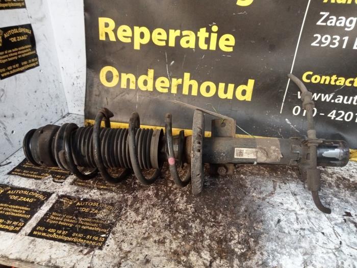 Schokdemperpoot links-voor van een Volkswagen Polo, Auto-onderdelen, Ophanging en Onderstel, Volkswagen, Gebruikt, 3 maanden garantie