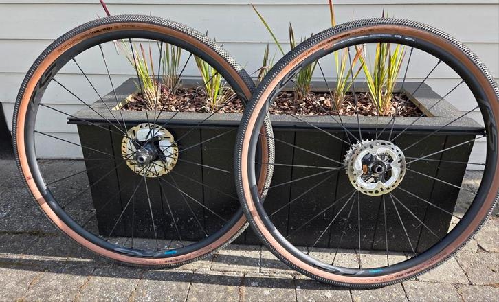 Nieuwe shimano 105 wielset, Fietsen en Brommers, Fietsonderdelen, Zo goed als nieuw, Racefiets, Band, Ophalen