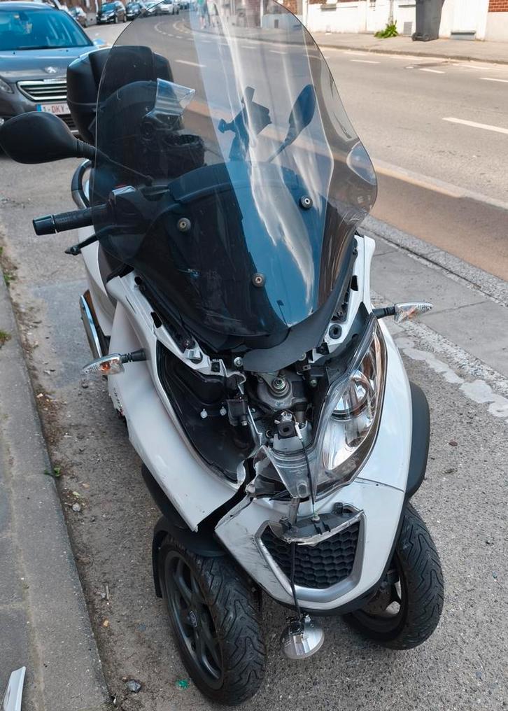Mp3 500 Piaggio accidenté, Motos, Motos | Piaggio, Particulier, Scooter, Enlèvement