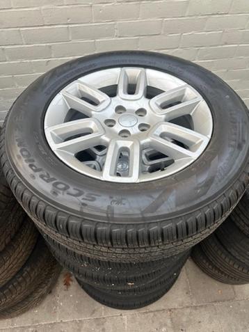 Land Rover Defender alu velgen met banden "dot 4724" beschikbaar voor biedingen