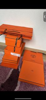 Boîtes vides comme neuf couleur orange, Orange