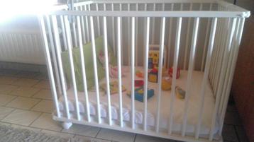 baby park en benodigdheden beschikbaar voor biedingen