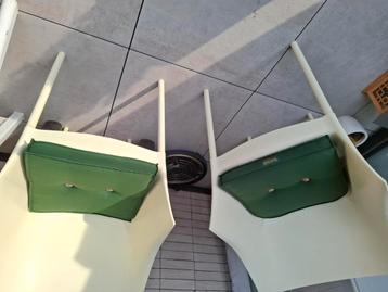 2 tuin / keuken stoelen beschikbaar voor biedingen