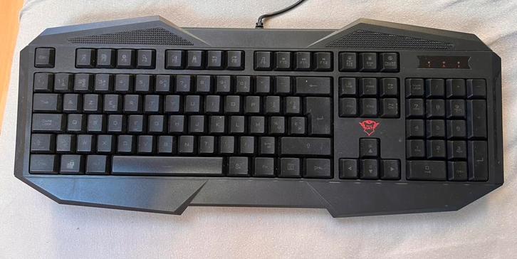 Trust GXT 830-RW Avonn. Gamingtoetsenbord., Computers en Software, Toetsenborden, Zo goed als nieuw, Bedraad, Multimediatoetsen