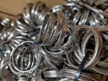Sleutel ringen  beschikbaar voor biedingen