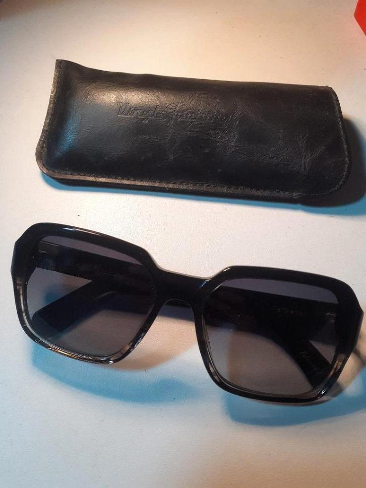 Zonnebril van merk Vinyl Factory - nieuw in hoesje, Handtassen en Accessoires, Zonnebrillen en Brillen | Dames, Nieuw, Zonnebril